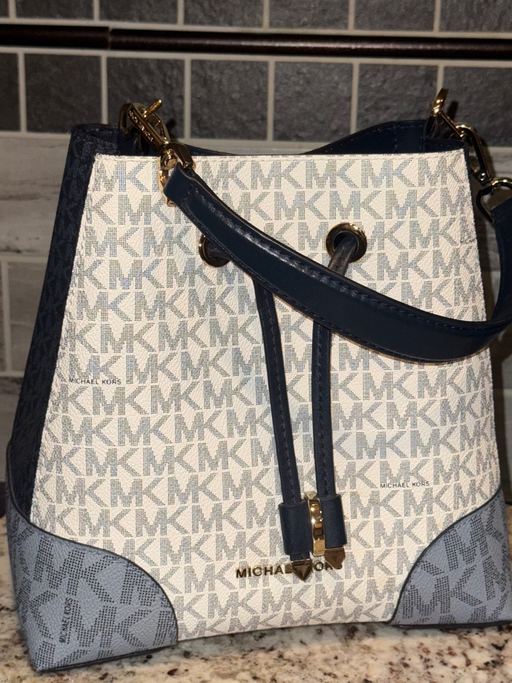 Michael Kors Mercer Gallery Small Bucket Bag - Navy beautiful - Picture 10 of 11